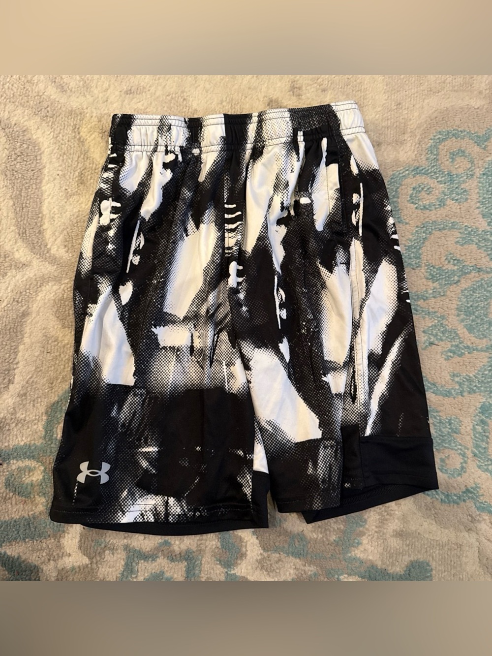 Under Armour Men’s Black & White Abstract Athletic Shorts
